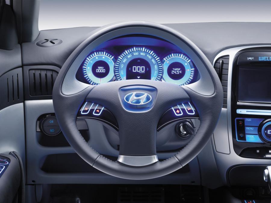  Hyundai Accent SR Concept 2005 года  (фото 2 из 14)
